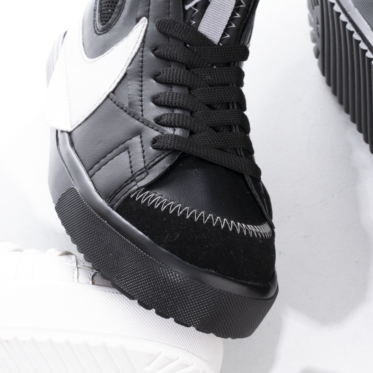 كوتشي نايك هاف