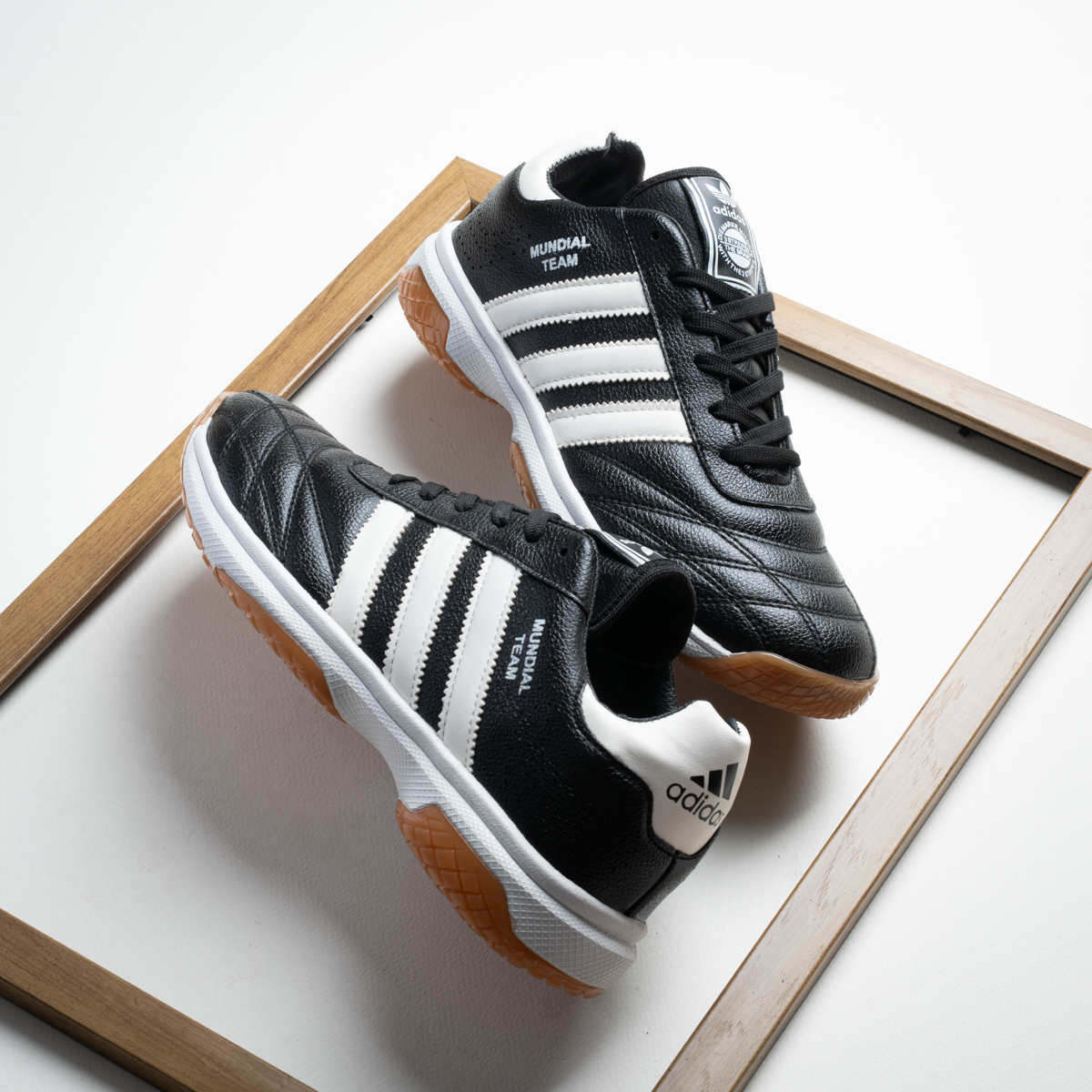 كوتشي أديداس مونديال تيم رياضي