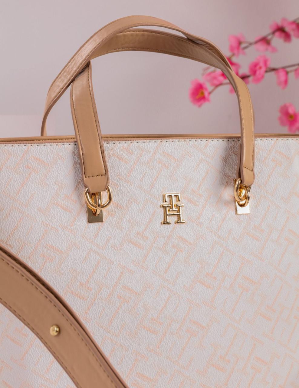 شنطة يد حريمي تومي