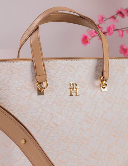 شنطة يد حريمي تومي