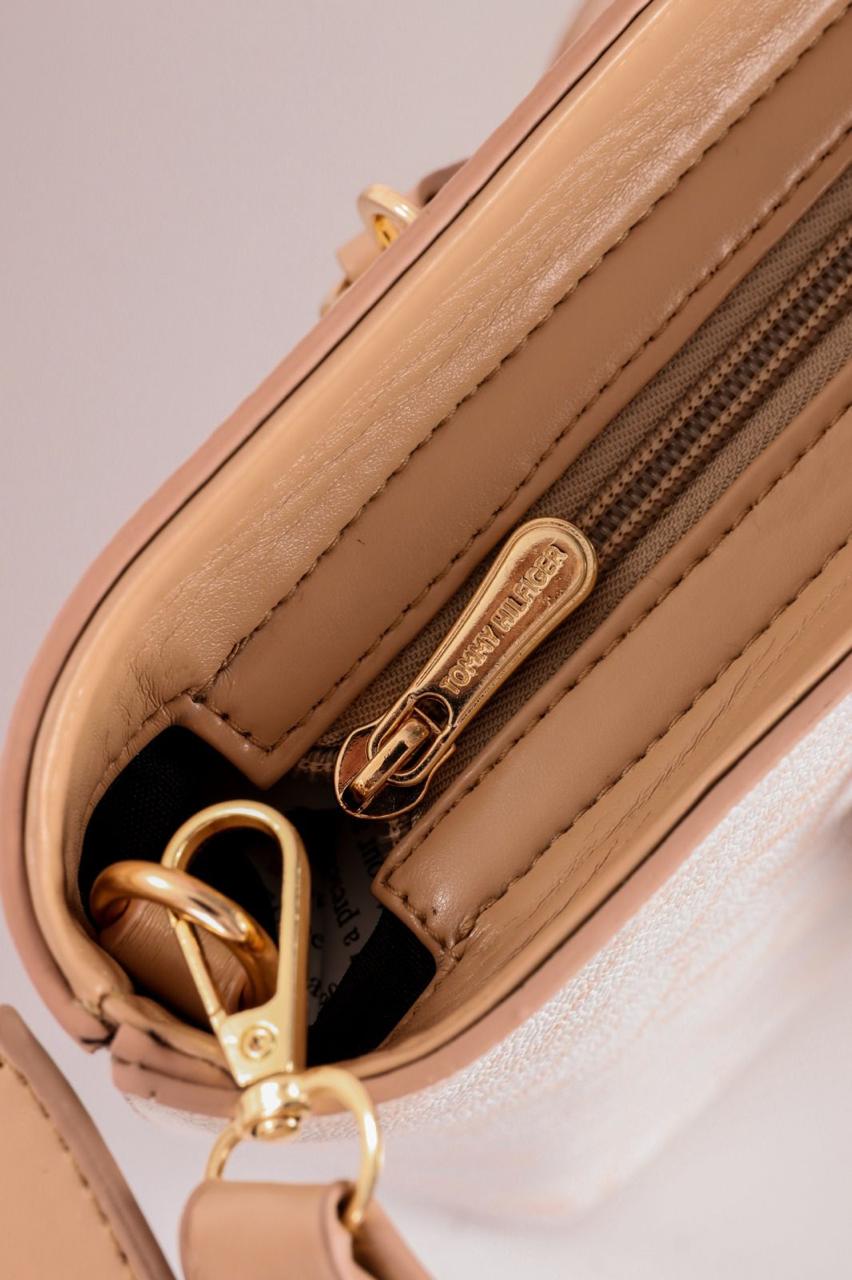 شنطة يد حريمي تومي