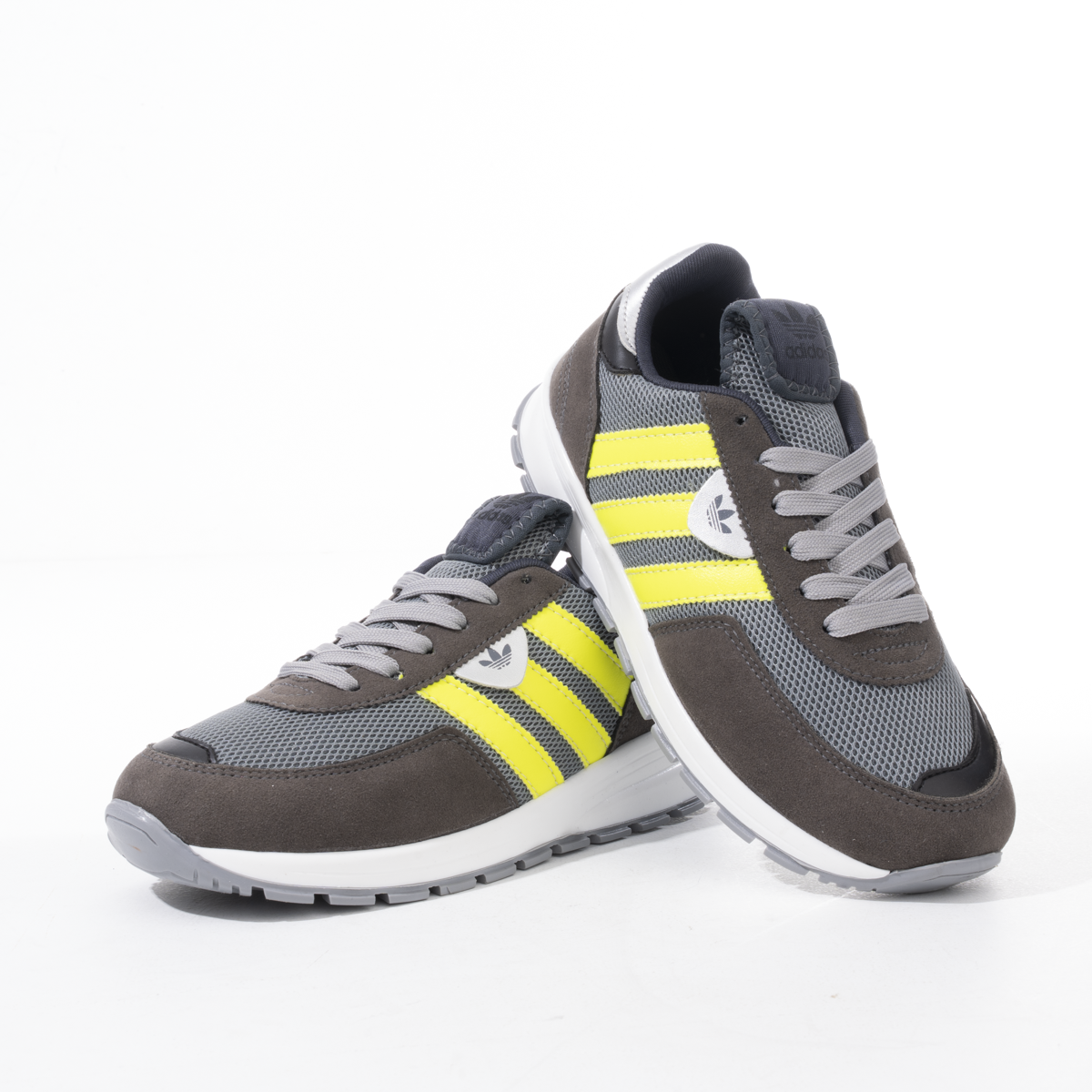 كوتشي اديداس حريمي