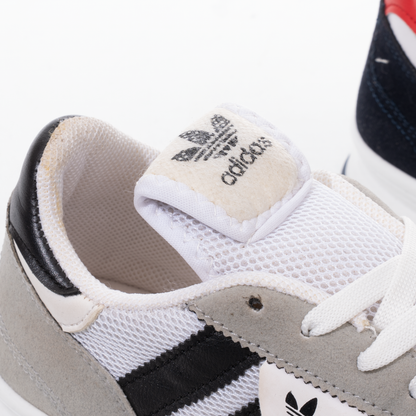 كوتشي اديداس حريمي