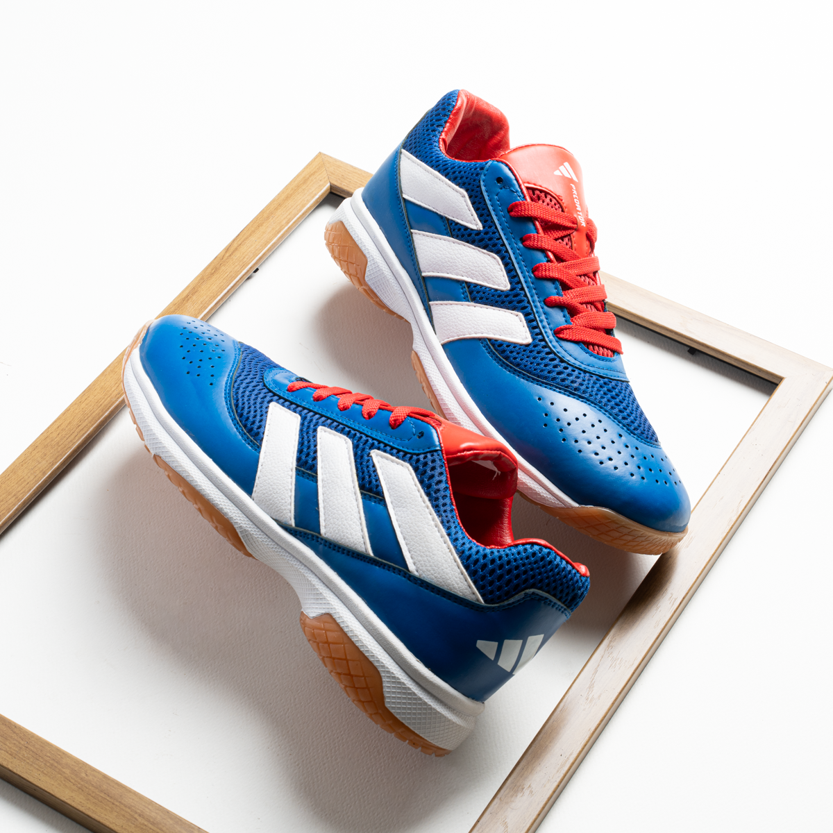 كوتشي أديداس بريداتور رياضي خفيف