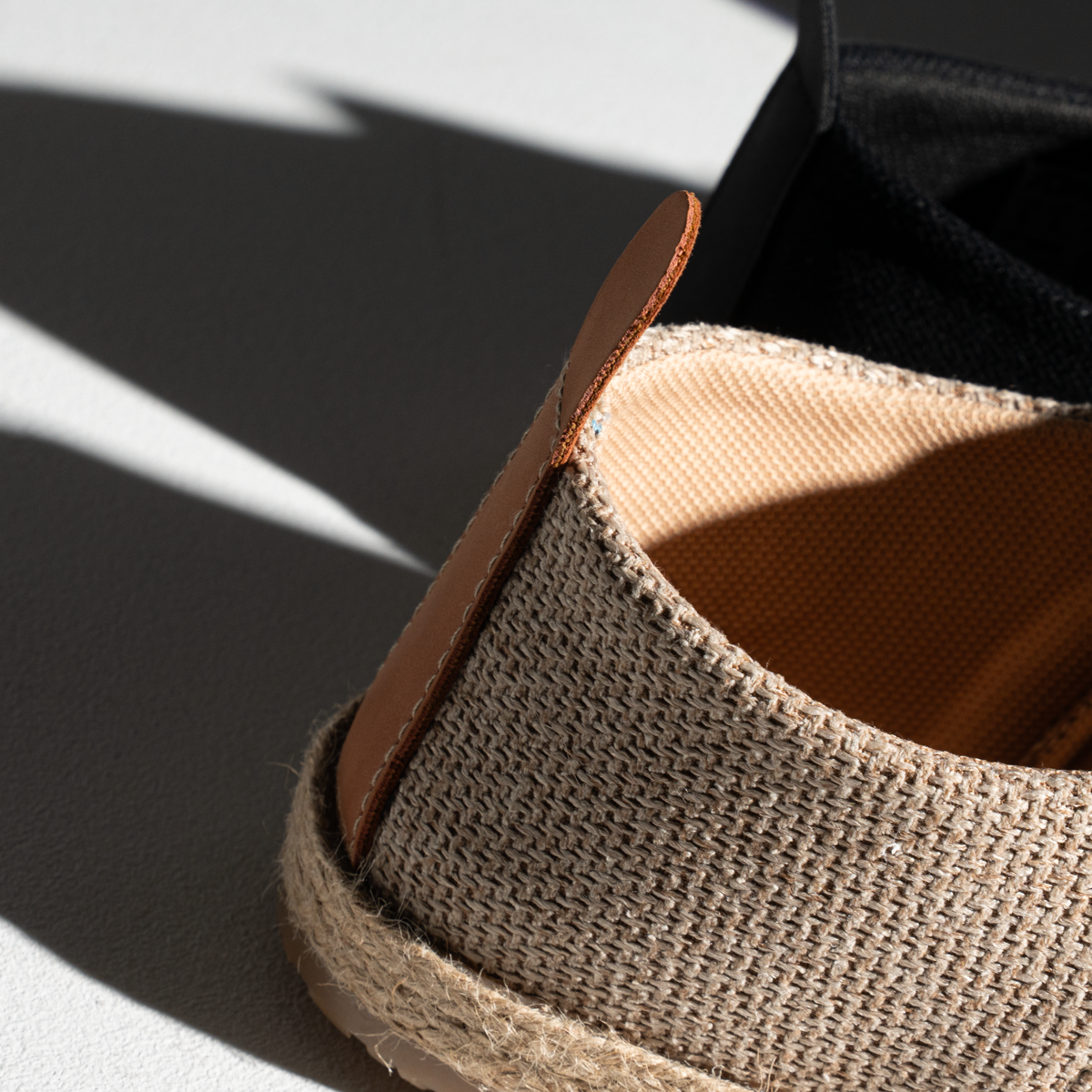 سنيكر رجالي خيش تريندي