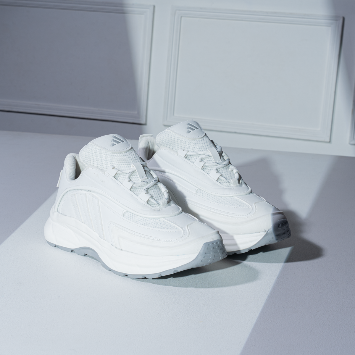 كوتشي أديداس رياضي