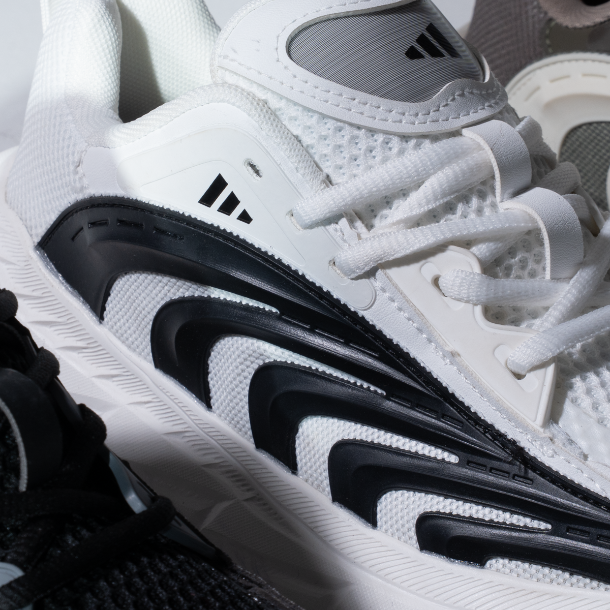 كوتشي أديداس