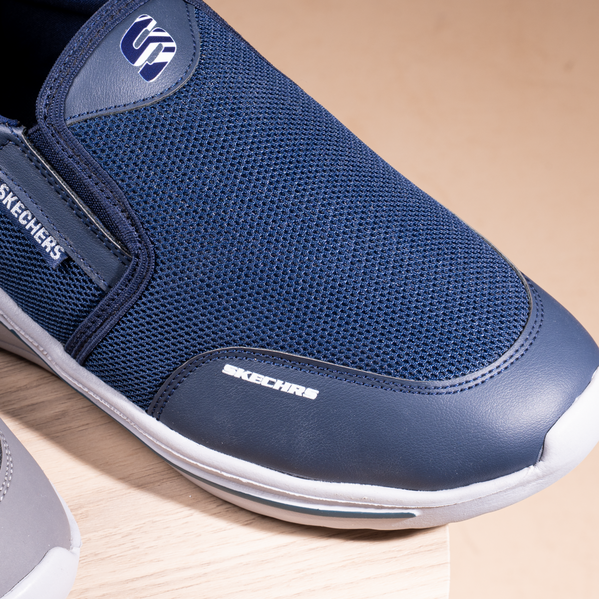 كوتشي اسكتشر طبي