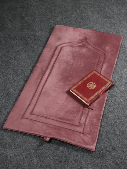 مصلية القُبّة المستطيلة مبطنة